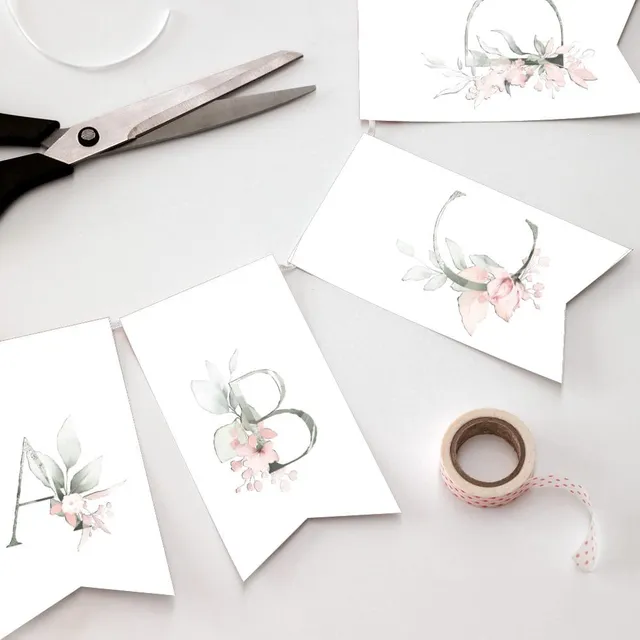 weddingstyle-feier-diy-girlande-eukalyptus-blumen-buchstaben image 1