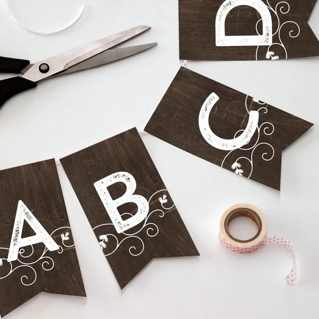 weddingstyle-feier-diy-girlande-holzoptik-buchstaben-wimpelkette image 1