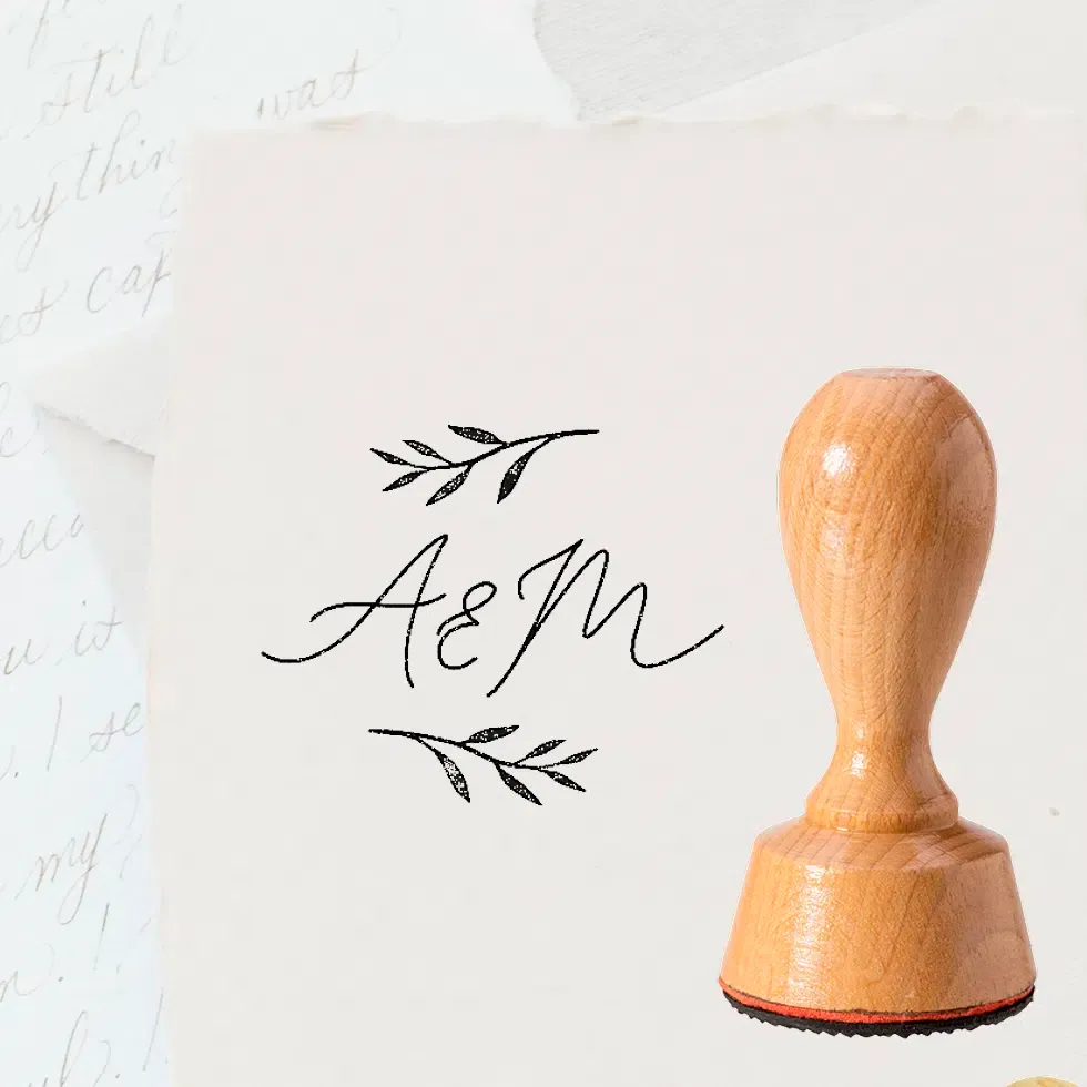 weddingstyle-feier-hochzeitsstempel-initialen-romantisch-holz-40mm image 1
