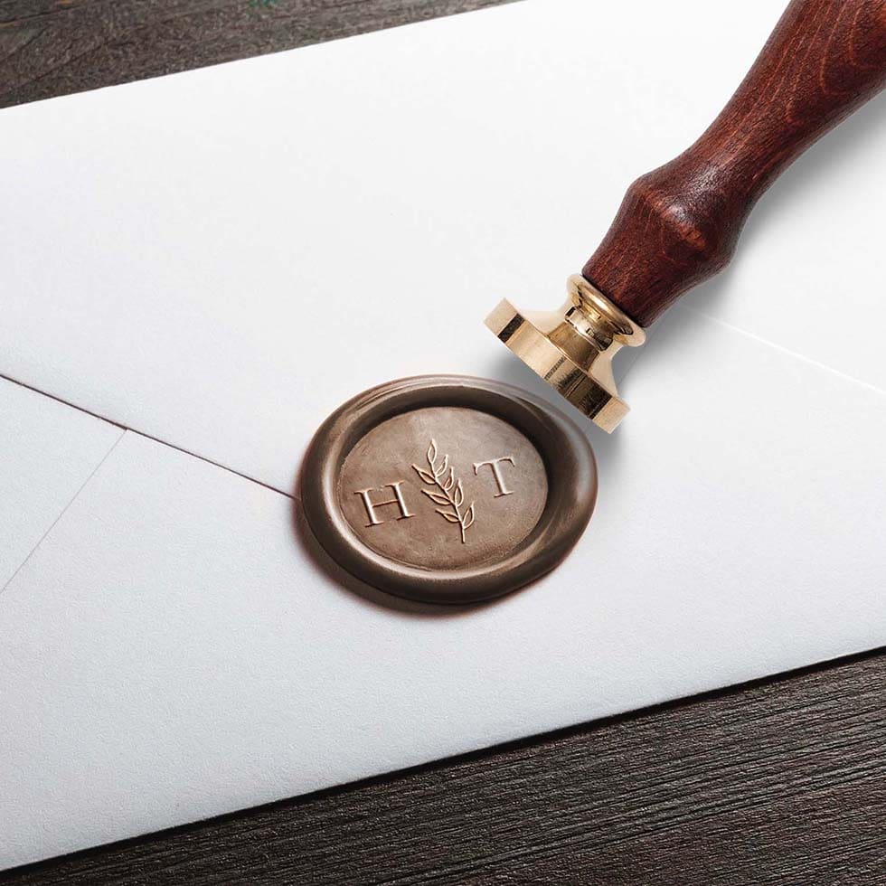 weddingstyle-hochzeitskarten-siegelstempel-personalisiert-rund-holz image 2