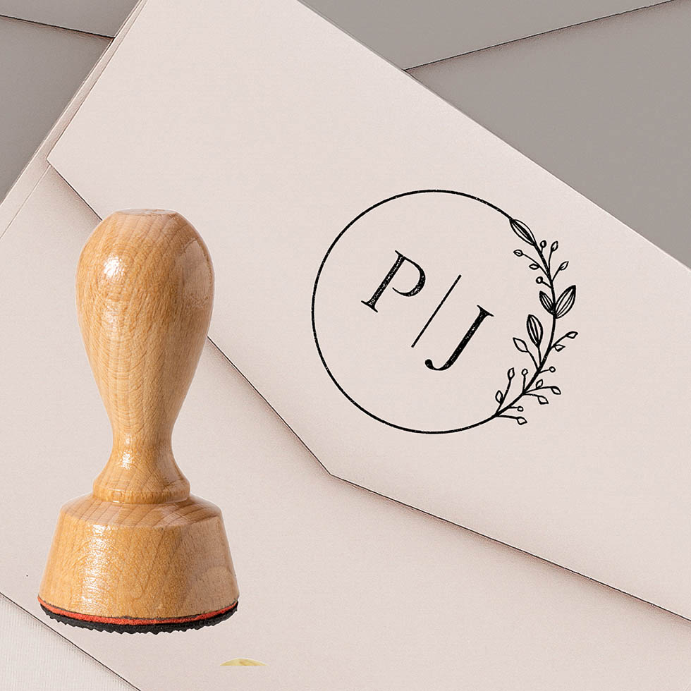 weddingstyle-initialen-eukalyptus-hochzeitsstempel-holz-40-mm image 2