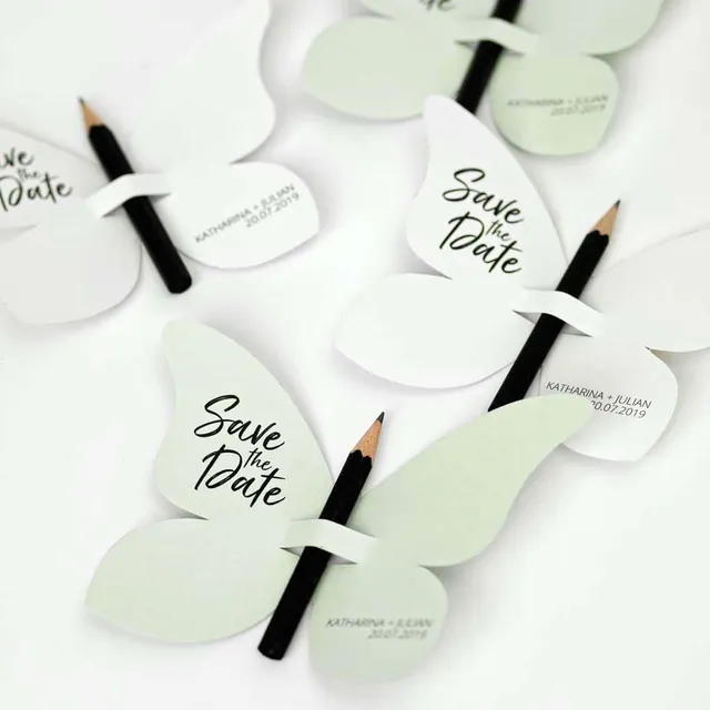 weddingstyle-hochzeitskarten-papierflieger-save-the-date-herz-diy image 1