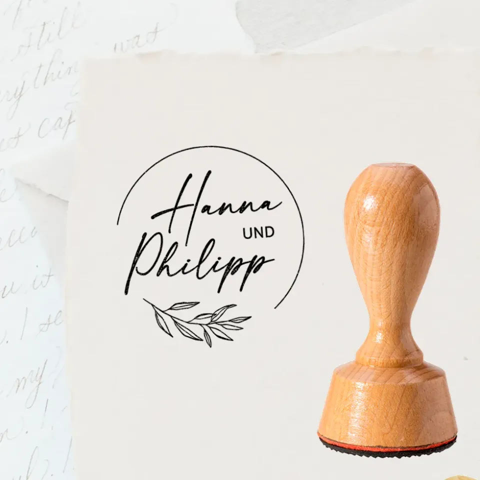 weddingstyle-handschrift-hochzeitsstempel-rund-holz-personalisiert image 1