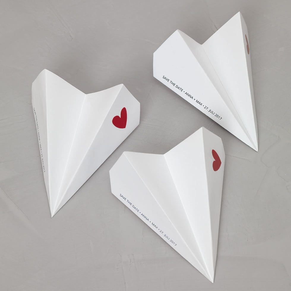 weddingstyle-hochzeitskarten-papierflieger-save-the-date-diy image 1