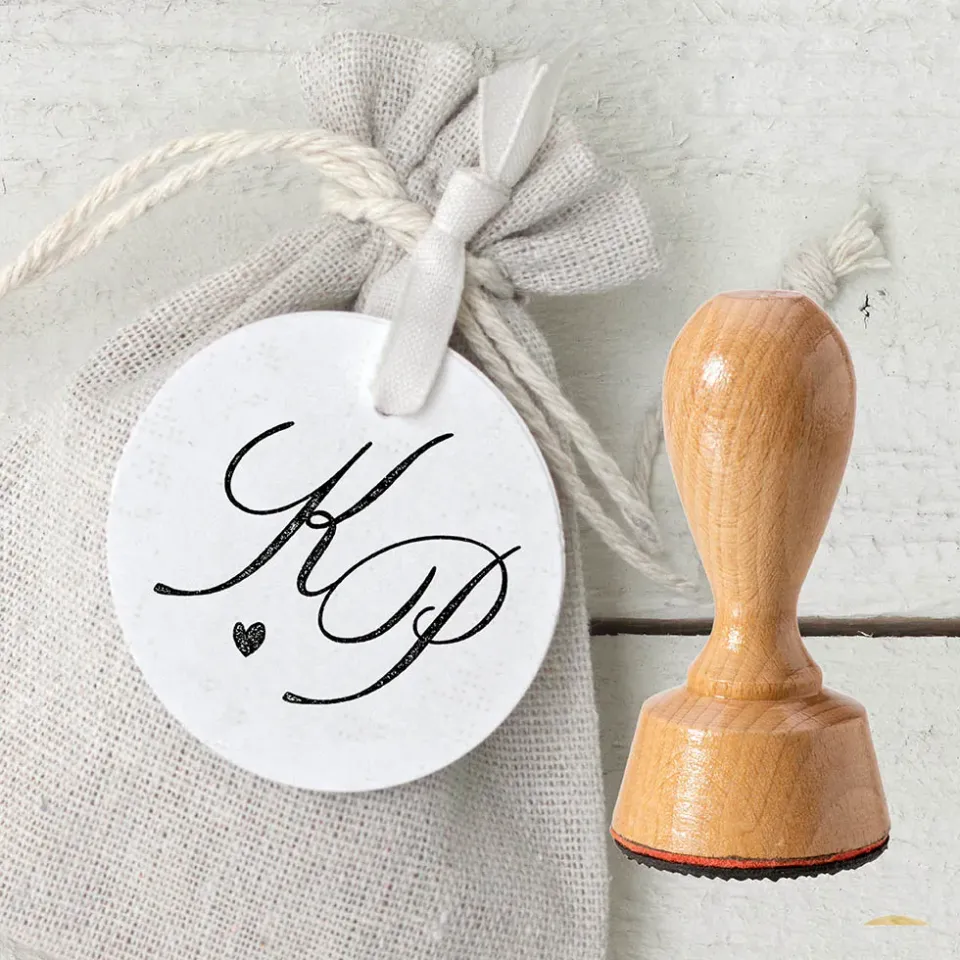 weddingstyle-hochzeitskarten-hochzeitsstempel-herzschrift-namen-rund image 1