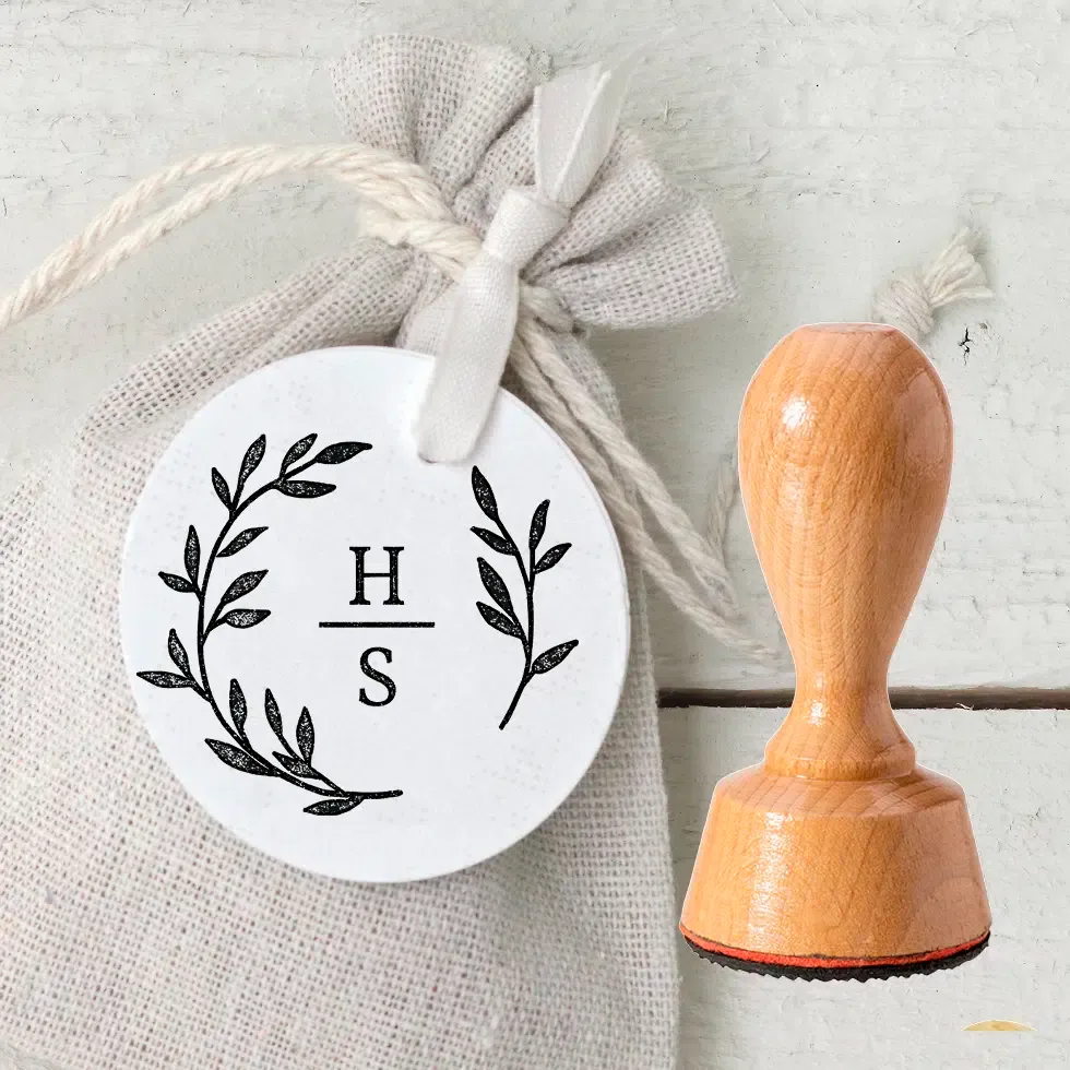 weddingstyle-hochzeitskarten-logo-stempel-initialen-holz-40-mm image 1
