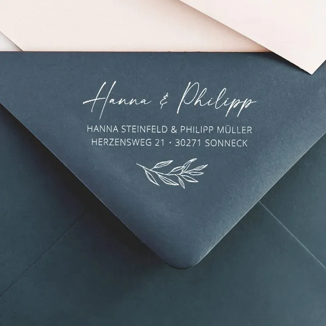 weddingstyle-hochzeitskarten-adressstempel-handschrift-zweig-holz image 1