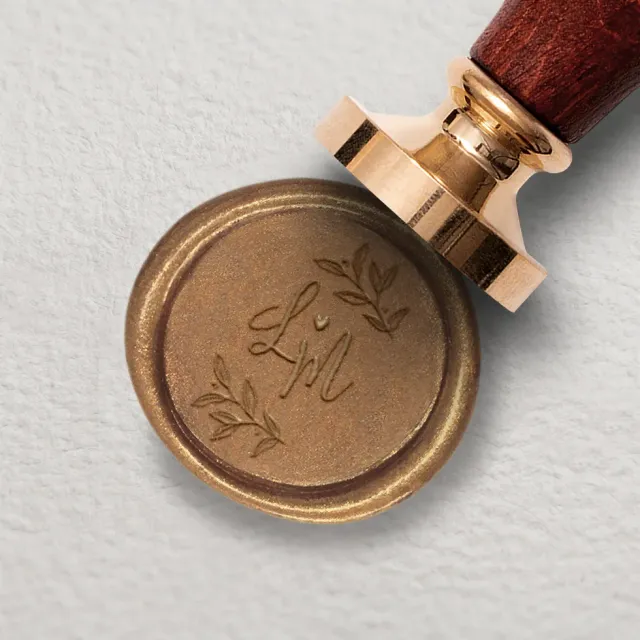 weddingstyle-initialen-herz-siegelstempel-messing-holzgriff-25mm image 1