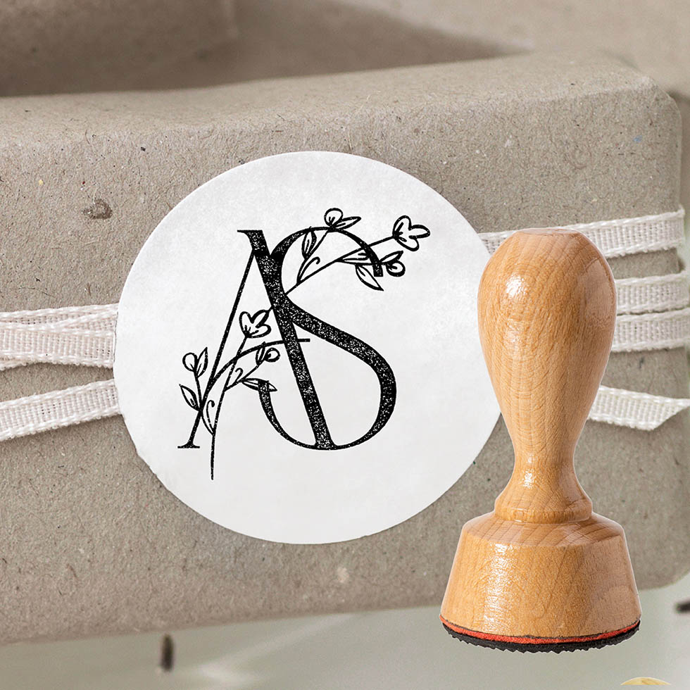 weddingstyle-hochzeitsstempel-logo-initialen-blumen-rund-40-mm image 2