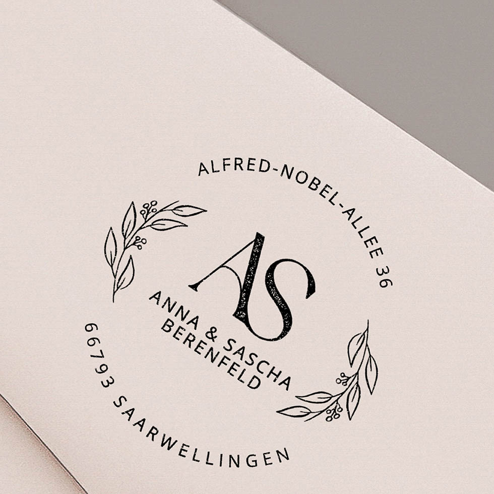 weddingstyle-adressstempel-hochzeit-rund-buchenholz-personalisiert image 1