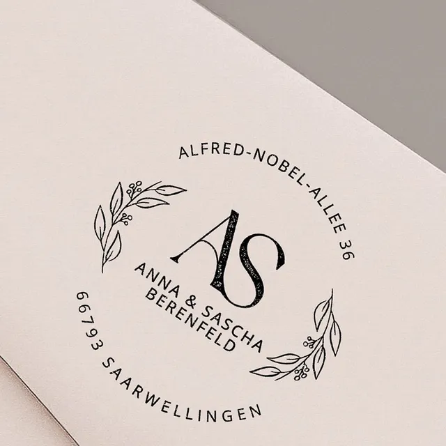 weddingstyle-adressstempel-hochzeit-rund-buchenholz-personalisiert image 1