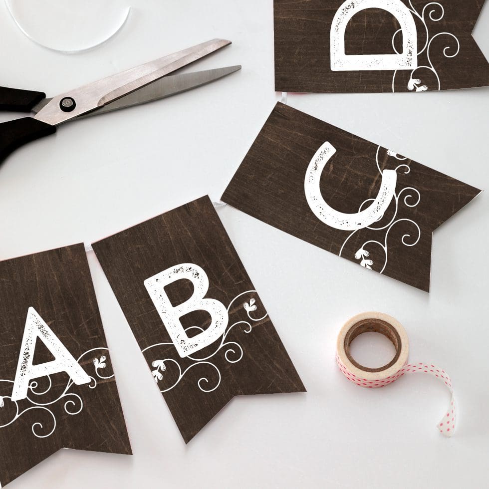 weddingstyle-feier-diy-girlande-holzoptik-buchstaben-wimpelkette image 1
