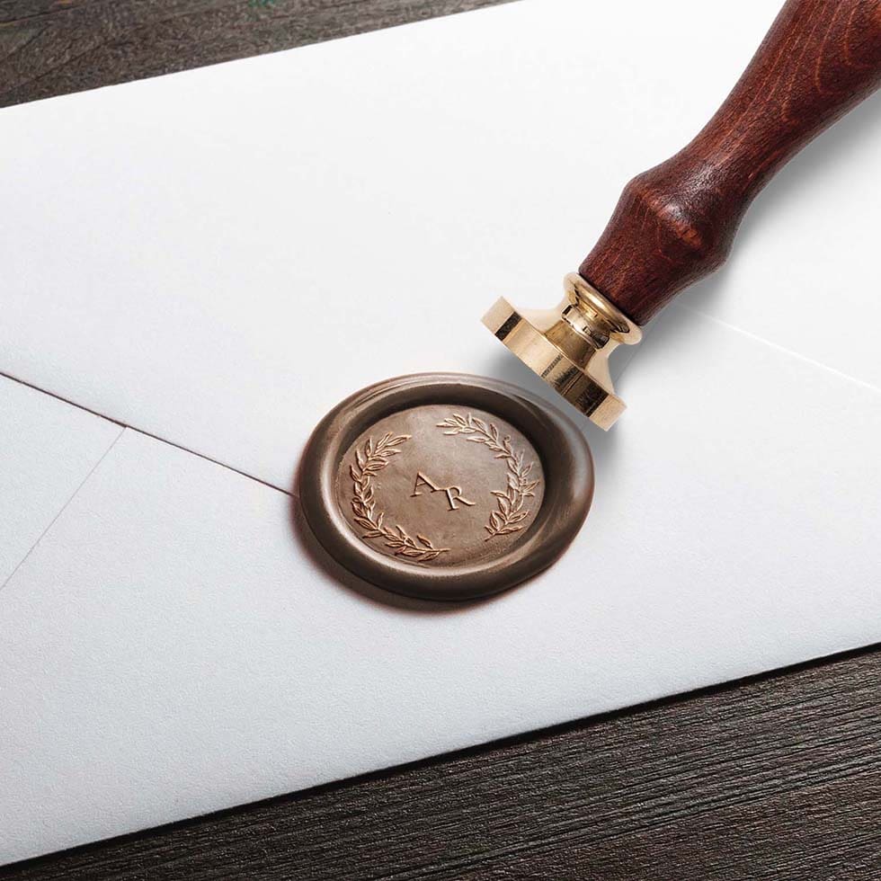 weddingstyle-hochzeitskarten-siegelstempel-ariane-robert-rund-holzgriff image 2