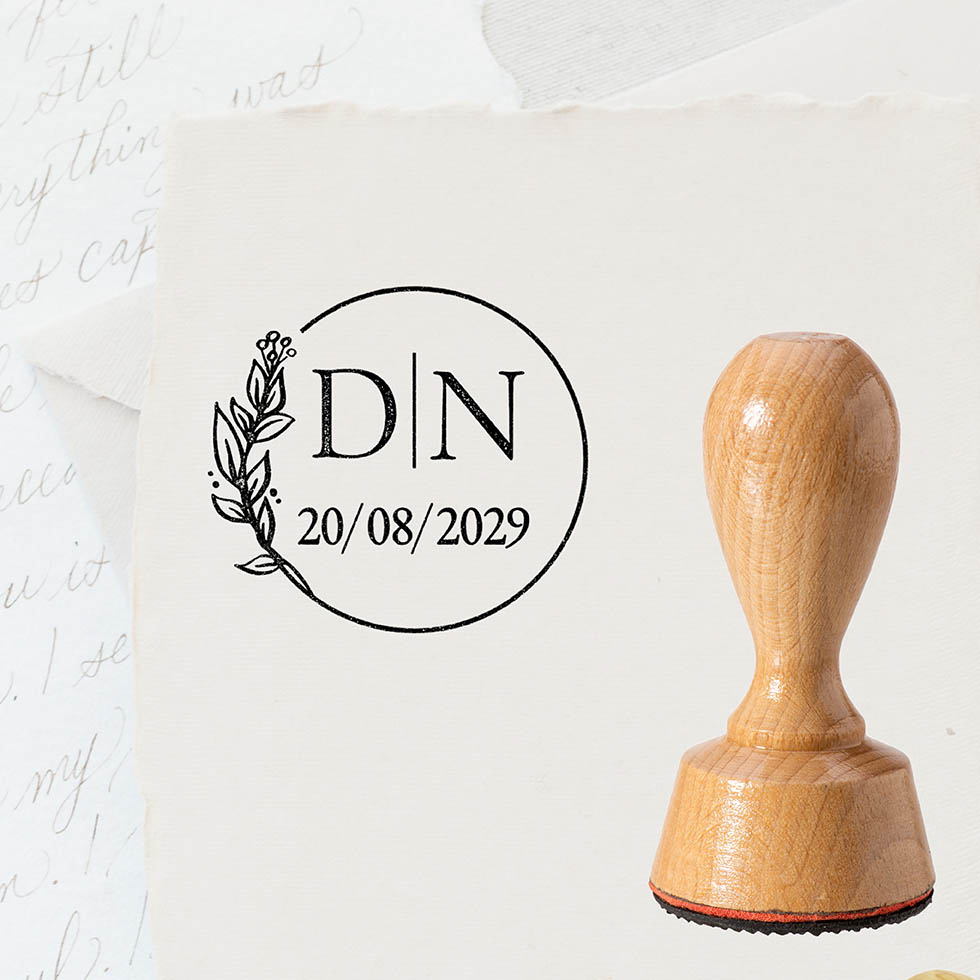 weddingstyle-hochzeitskarten-vintage-stempel-rund-datum-buchenholz image 2