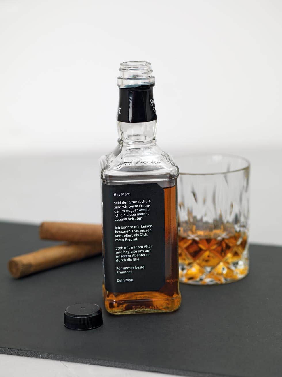 weddingstyle-feier-whiskey-flasche-etikett-personalisiert-wasserfest image 3