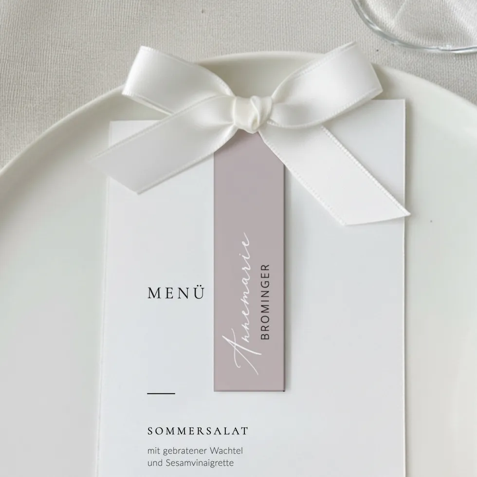 weddingstyle-feier-namenskarten-mauve-hochformat-gedruckt image 1