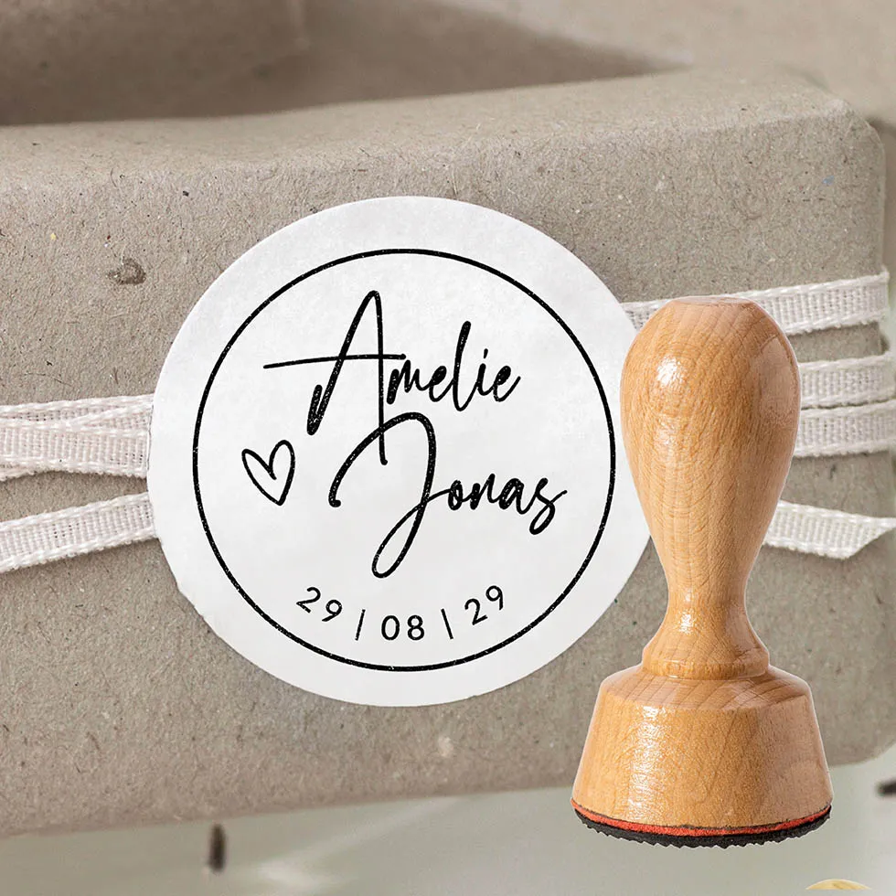 weddingstyle-hochzeitskarten-stempel-herz-namen-datum-holzstempel image 1