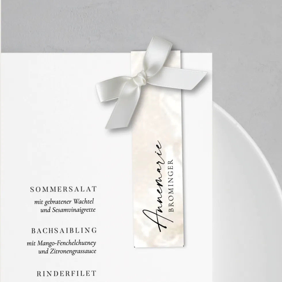 weddingstyle-feier-namenskarten-marmor-hochformat-tischkarten-wei image 1