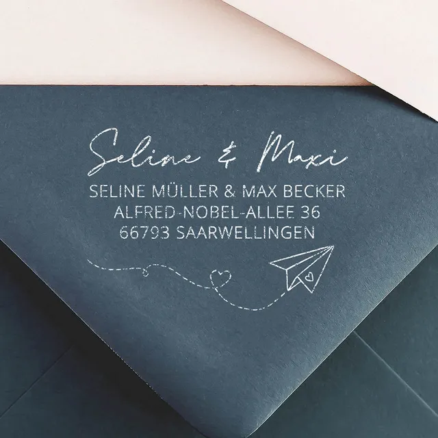 weddingstyle-hochzeitskarten-adressstempel-papierflieger-herz-holzstempel image 1